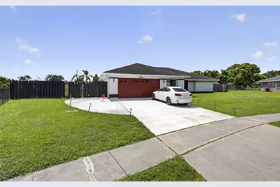 106 Segovia Court, Royal Palm Beach, FL 33411 - Photo 2