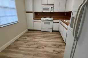 555 Oaks Ln, Pompano Beach, FL 33069 - Photo 2
