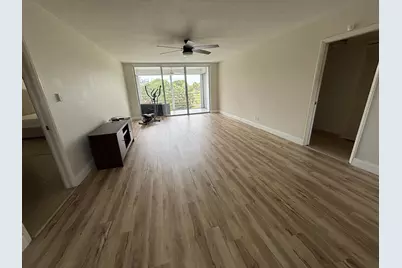 555 Oaks Lane #309, Pompano Beach, FL 33069 - Photo 6