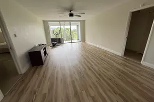 555 Oaks Ln, Pompano Beach, FL 33069 - Photo 6