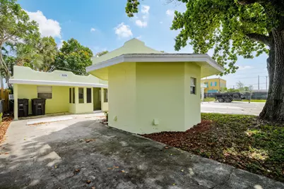 627 Bunker Road, West Palm Beach, FL 33405 - Photo 1