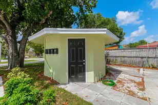 627 Bunker Rd, West Palm Beach, FL 33405 - Photo 4