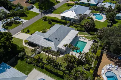 9268 SE Gettysburg Court, Hobe Sound, FL 33455 - Photo 2