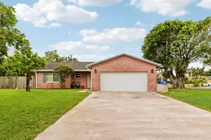 98 Pintail Ct, Royal Palm Beach, FL 33411 - Photo 2
