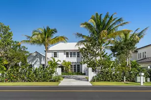2219 E Ibis Isle Rd Road E, Palm Beach, FL 33480 - Photo 2