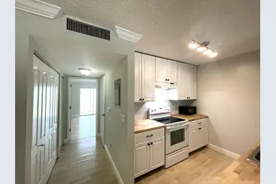 1811 Meadows Circle W, Boynton Beach, FL 33436 - Photo 12