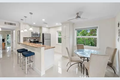 334 Burgundy G, Delray Beach, FL 33484 - Photo 4