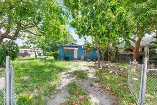 2476 NW 15th St, Miami, FL 33125 - Photo 14