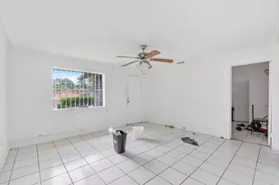 2476 NW 15th St, Miami, FL 33125 - Photo 4