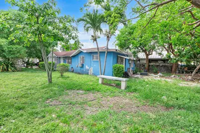 2476 NW 15th Street, Miami, FL 33125 - Photo 12