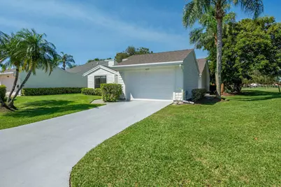 6672 S Pine Court, Palm Beach Gardens, FL 33418 - Photo 2