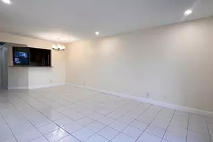 21911 Lake Forest Cir, Boca Raton, FL 33433 - Photo 8
