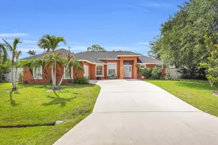 2522 SE Lyman Cir, Port Saint Lucie, FL 34952 - Photo 2