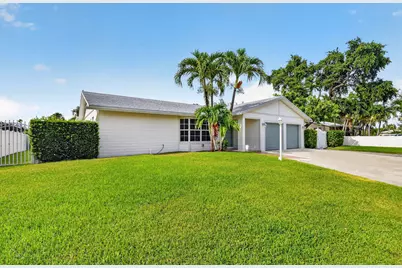 2277 Summit Boulevard, West Palm Beach, FL 33406 - Photo 2