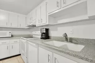 2800 N Ocean Dr, Singer Island, FL 33404 - Photo 10