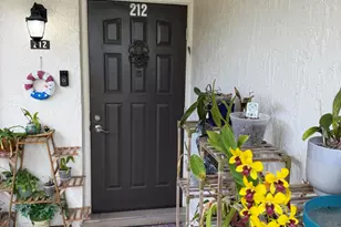 212 Lake Susan Ln, West Palm Beach, FL 33411 - Photo 4