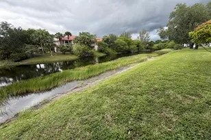 212 Lake Susan Ln, West Palm Beach, FL 33411 - Photo 10