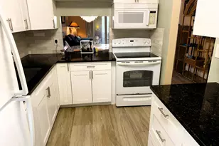 212 Lake Susan Ln, West Palm Beach, FL 33411 - Photo 30