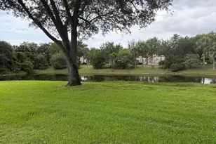 212 Lake Susan Ln, West Palm Beach, FL 33411 - Photo 8