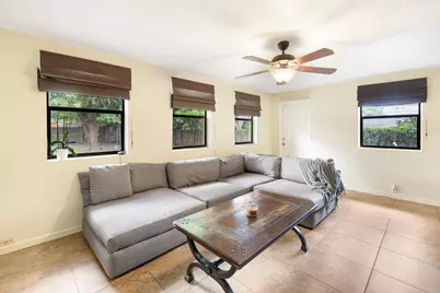 713 NE 35th Street, Oakland Park, FL 33334 - Photo 10