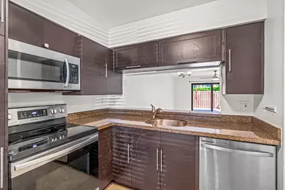 2700 S Oakland Forest Drive #305, Oakland Park, FL 33309 - Photo 10