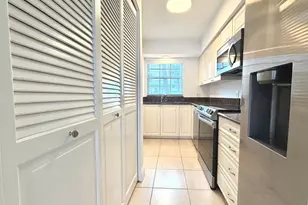 413 N Cypress Dr, Jupiter, FL 33469 - Photo 2