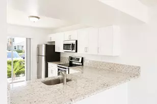 887 Crystal Lake Dr, Pompano Beach, FL 33064 - Photo 4