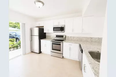 887 Crystal Lake Drive, Pompano Beach, FL 33064 - Photo 2