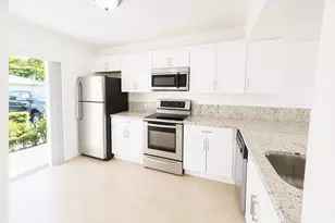 887 Crystal Lake Dr, Pompano Beach, FL 33064 - Photo 2