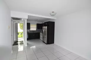 21895 Lake Forest Cir, Boca Raton, FL 33433 - Photo 4