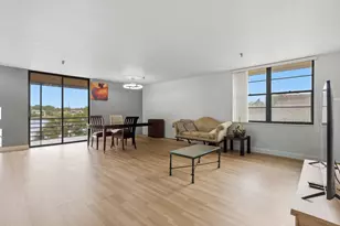 661 NE 195th St, Miami, FL 33179 - Photo 8