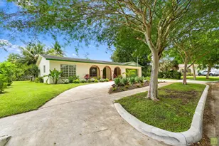 240 Lake Dr, Coconut Creek, FL 33066 - Photo 2