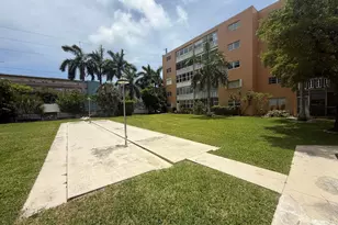 219 NE 14th Ave, Hallandale Beach, FL 33009 - Photo 16