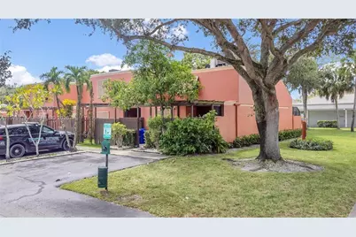 1490 Laguna Lane, Pembroke Pines, FL 33026 - Photo 2