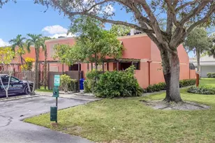 1490 Laguna Ln, Pembroke Pines, FL 33026 - Photo 2