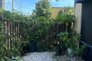 5601 Blueberry Ct, Lauderhill, FL 33313 - Photo 4
