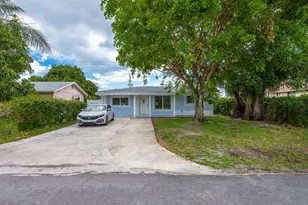 626 NW 7th St, Boynton Beach, FL 33426 - Photo 2