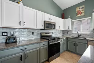 2480 SE Springtree Pl, Stuart, FL 34997 - Photo 10