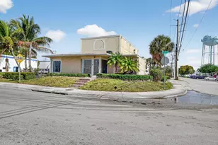 13 SW 10th St, Deerfield Beach, FL 33441 - Photo 1
