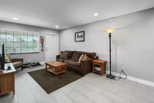 2607 NE 8th Ave, Wilton Manors, FL 33334 - Photo 2