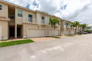 63 Dogwood Ct, Royal Palm Beach, FL 33411 - Photo 2