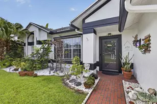 102 E Royal Pine Circle, Royal Palm Beach, FL 33411 - Photo 2