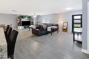 615 NE 15th Pl, Boynton Beach, FL 33435 - Photo 10