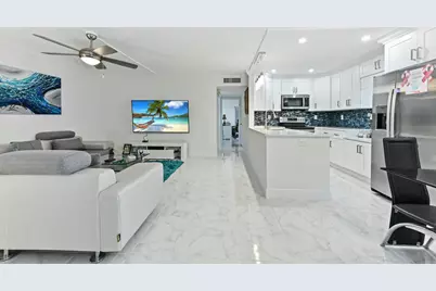 548 Burgundy L, Delray Beach, FL 33484 - Photo 4