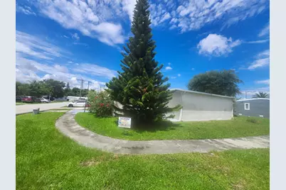 290 NW 218th Way #Lot 473, Pembroke Pines, FL 33029 - Photo 2