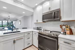 3710 Whitehall Dr, West Palm Beach, FL 33401 - Photo 4