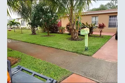 1420 N 70th Avenue, Hollywood, FL 33024 - Photo 1
