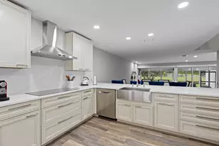 2435 Presidential Way, West Palm Beach, FL 33401 - Photo 4
