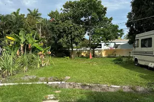 2202 NE 3rd St, Boynton Beach, FL 33435 - Photo 2