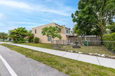 7599 NW 74th Avenue, Tamarac, FL 33321 - Photo 16